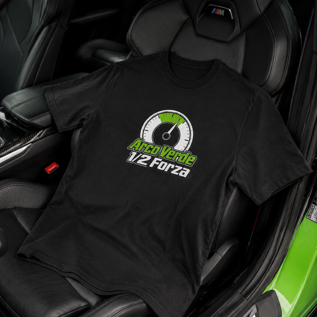 T-Shirt Arco Verde 1/2 Forza nera fotografata sul sedile